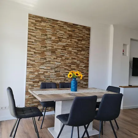 Yumboflat Two Bedroom شقة